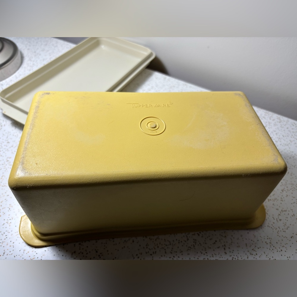 Vintage Tupperware bread box - Picture 7 of 7